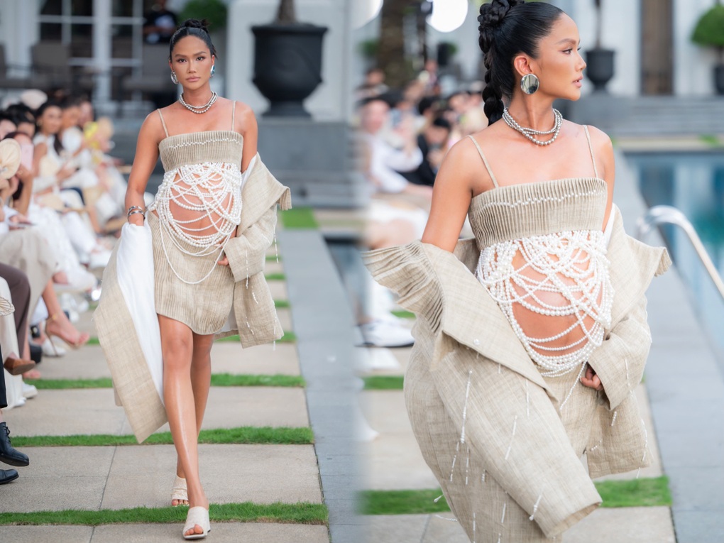 H’Hen Niê khoe bụng bầu trên sàn catwalk trước khi nghỉ sinh - 1 H’Hen Niê khoe bụng bầu trên sàn catwalk trước khi nghỉ sinh - 1