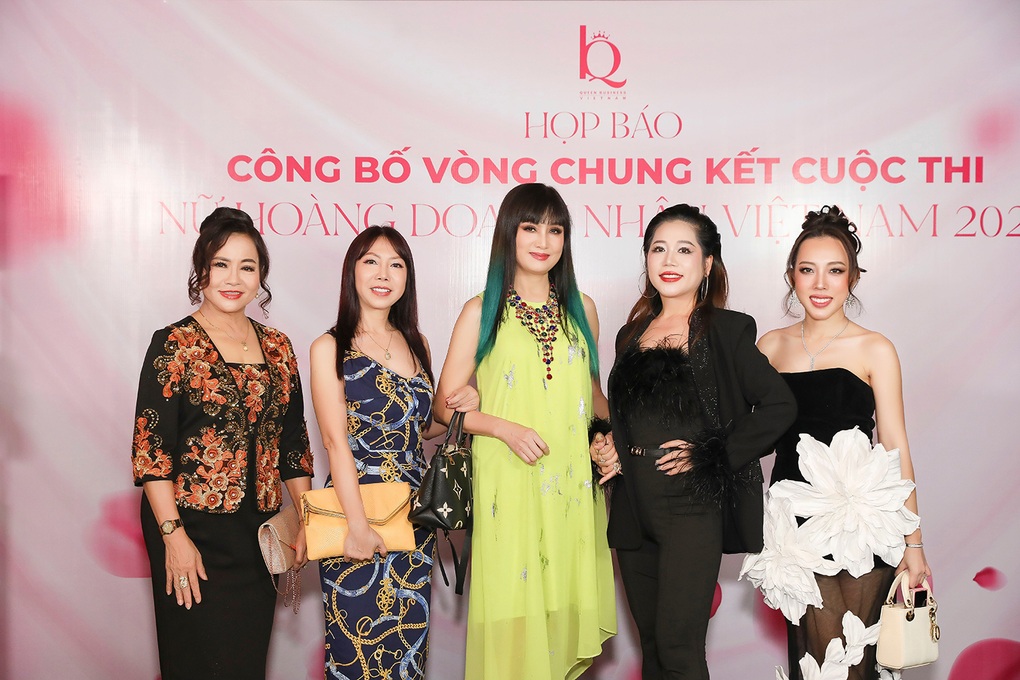 Vivian Nguyên là Tổng đạo diễn Nữ hoàng Doanh nhân Việt Nam 2024 - 4 Vivian Nguyên là Tổng đạo diễn Nữ hoàng Doanh nhân Việt Nam 2024 - 4