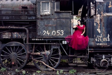 Cặp đôi chỉ thích đưa nhau tới những "ngôi nhà ma" để chụp hình