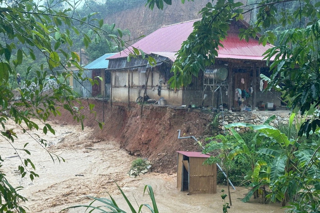 79 nhà dân ở Nghệ An bị tốc mái, mưa rất lớn ở Thanh Hóa - 1 79 nhà dân ở Nghệ An bị tốc mái, mưa rất lớn ở Thanh Hóa - 1