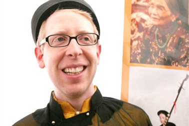 Chàng trai Mỹ mê hát xẩm