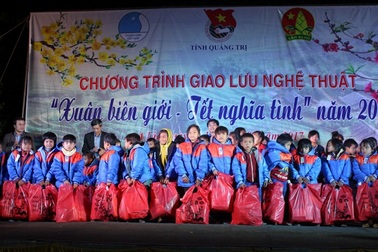 Tết đến sớm với người dân và học sinh vùng cao Quảng Trị