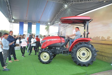 Yanmar mở gian hàng nhà tài trợ cổ vũ bóng đá trận đấu Việt Nam - Thái Lan