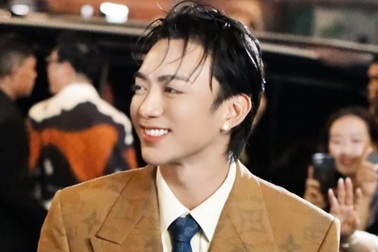 SOOBIN gây sốt với vẻ điển trai, phong cách thời trang cuốn hút