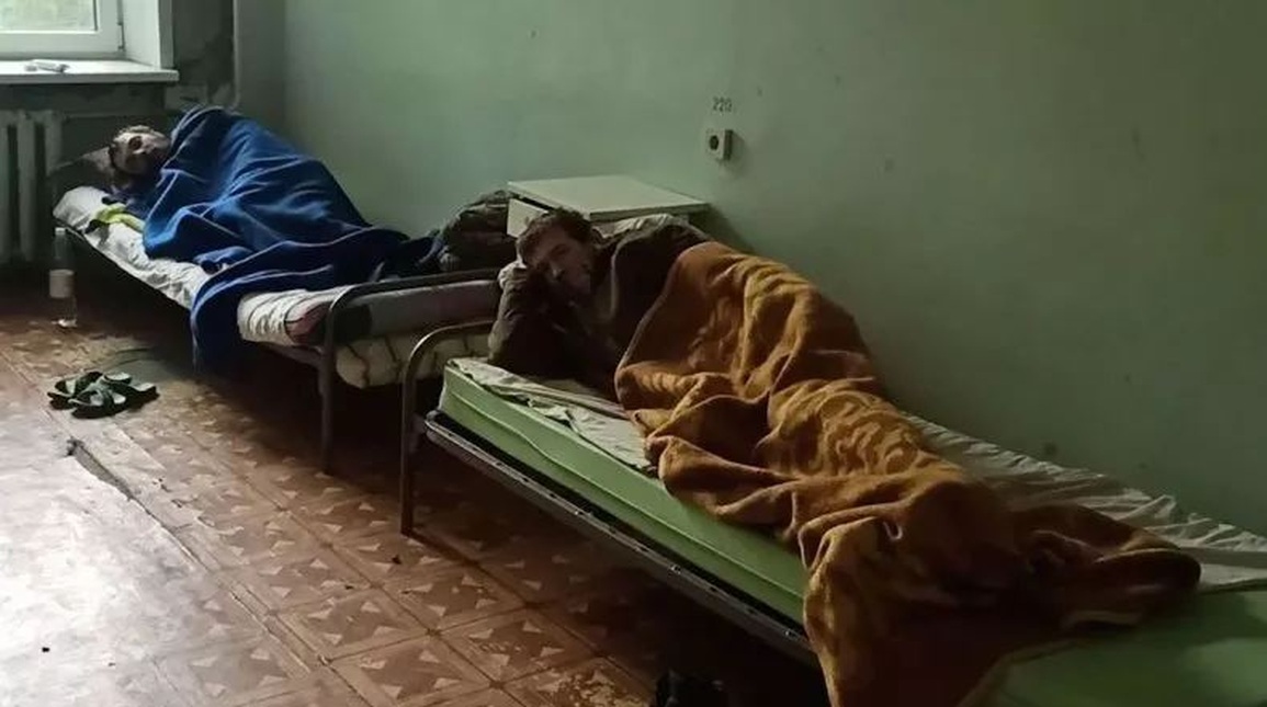 Binh sĩ Ukraine tại pháo đài Azovstal tiết lộ cuộc sống sau khi ra hàng - 2 Binh sĩ Ukraine tại pháo đài Azovstal tiết lộ cuộc sống sau khi ra hàng - 2