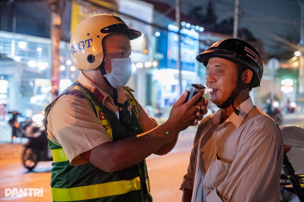 Nam tài xế vi phạm nồng độ cồn: Chuyến này chắc bỏ xe - 3