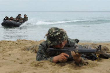 Trung Quốc cảnh báo Philippines “quốc tế hóa” Biển Đông