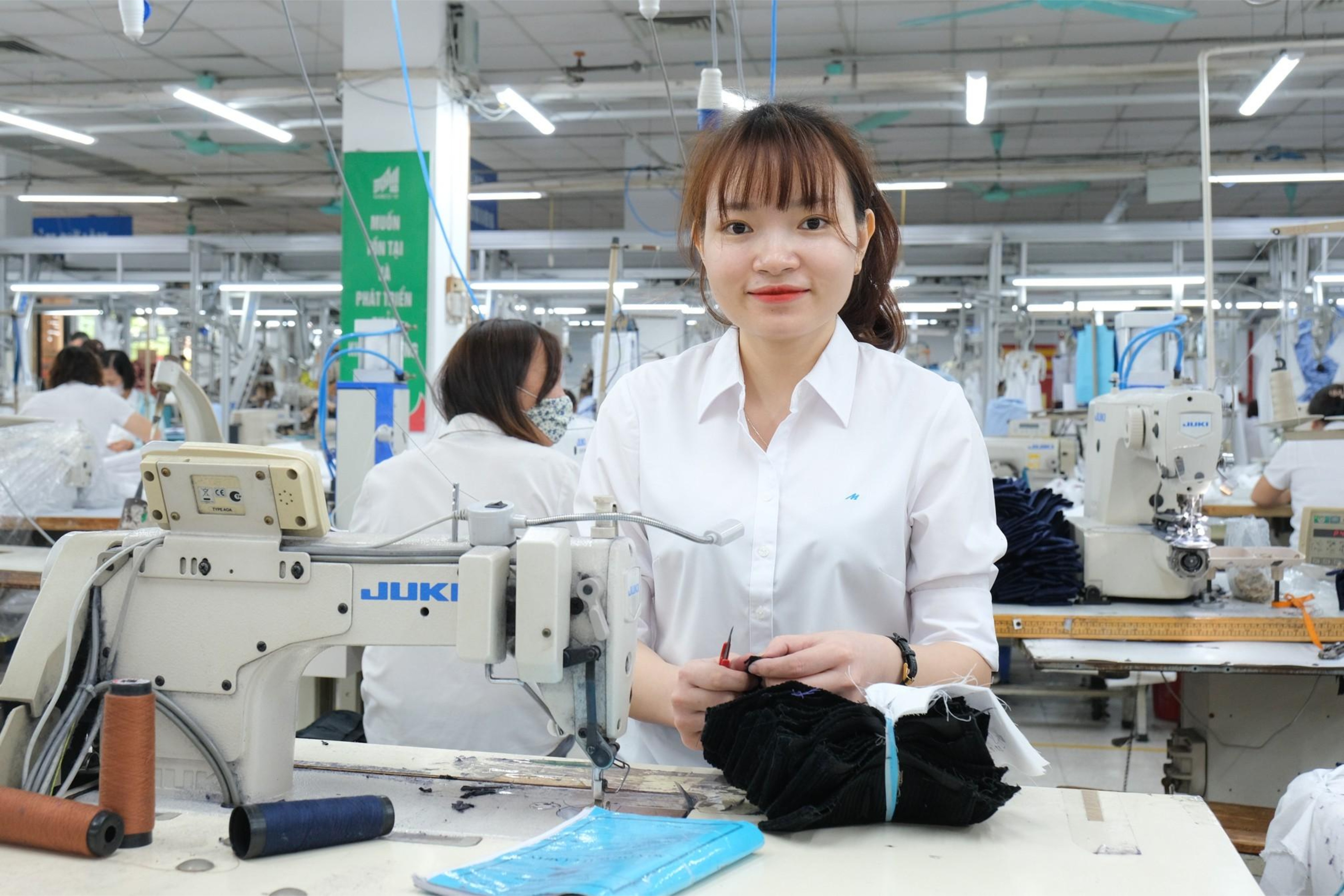 Báo chí dẫn đường dư luận, lan tỏa chính sách bảo hiểm và lao động - 4 Báo chí dẫn đường dư luận, lan tỏa chính sách bảo hiểm và lao động - 4