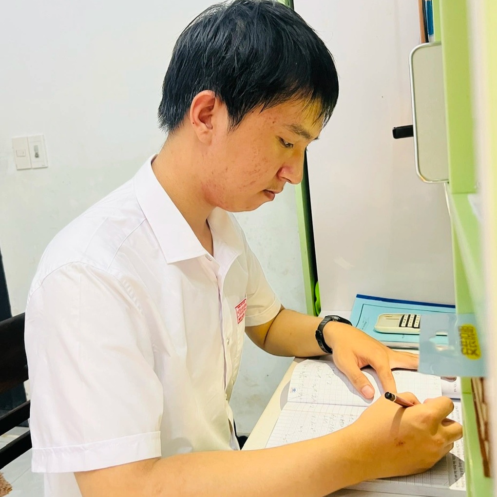 Thủ khoa khối A00 ở Quảng Nam: Em muốn trở thành kỹ sư máy tính - 2 Thủ khoa khối A00 ở Quảng Nam: Em muốn trở thành kỹ sư máy tính - 2