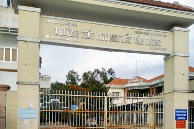 Thầy giáo bị phụ huynh kiện vì bắt học sinh thụt dầu 100 cái