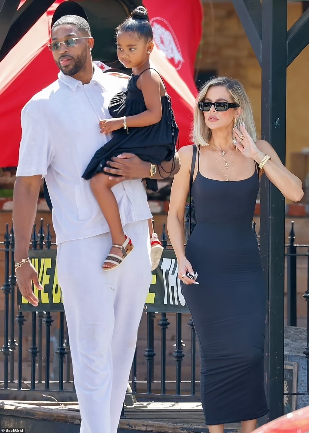 Khlóe Kardashian và bồ trẻ bội bạc sắp có đứa con thứ hai - 1 Khlóe Kardashian và bồ trẻ bội bạc sắp có đứa con thứ hai - 1