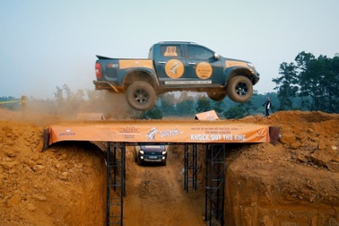 Hà Nội: Hết thời đàn ông “độ ô tô” để đi phố, ngồi cafe?