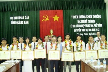 Quảng Nam tuyên dương học sinh đỗ thủ khoa 