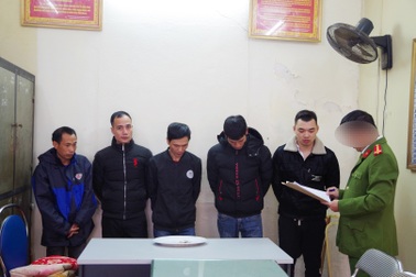 Bắt giữ 5 đối tượng "phê ma túy" trong quán karaoke