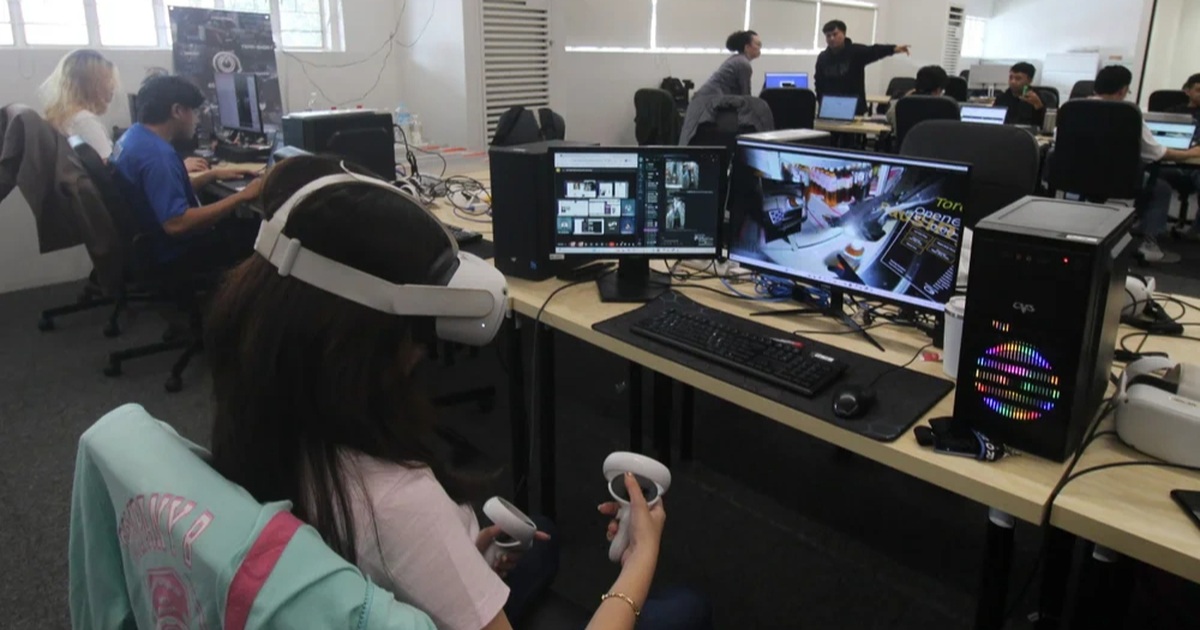 Nhân viên ngồi một chỗ, vận hành cửa hàng tiện lợi cách xa 3.000km