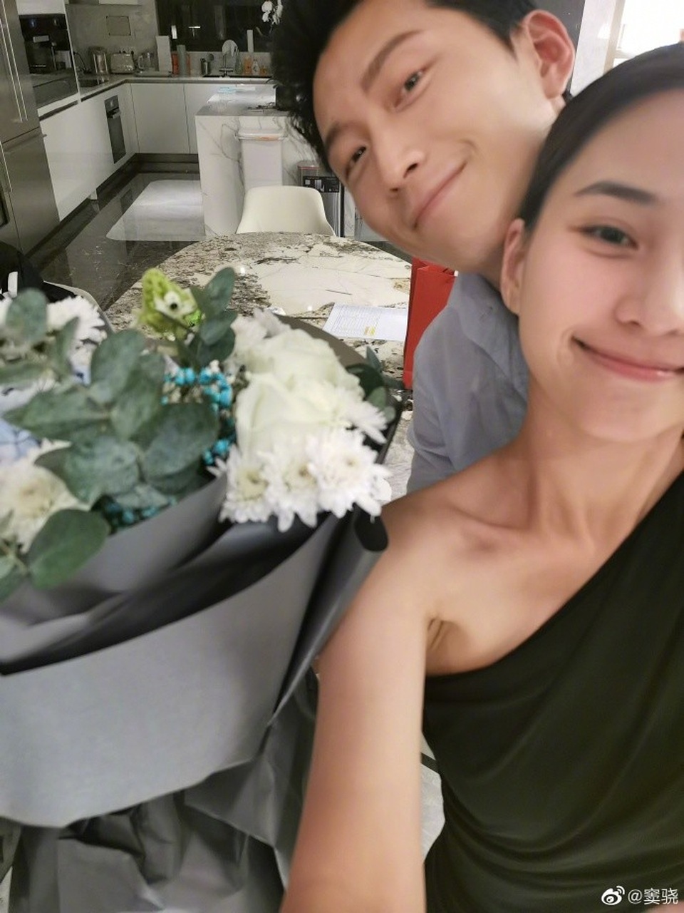 Chuyện tình ngọt ngào của tài tử Đậu Kiêu và con gái tỷ phú - 5 Chuyện tình ngọt ngào của tài tử Đậu Kiêu và con gái tỷ phú - 5