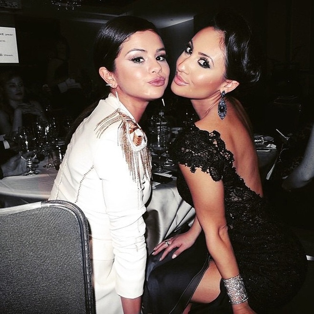 Tình bạn 15 năm của Selena Gomez và ân nhân hiến thận trước khi toang - 4 Tình bạn 15 năm của Selena Gomez và ân nhân hiến thận trước khi toang - 4