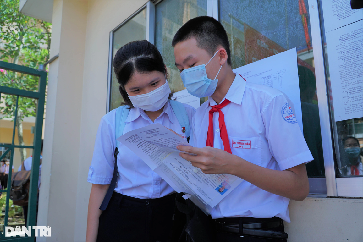 Sĩ tử Cần Thơ phấn khởi vì trúng tủ đề thi Văn, dễ lấy điểm 7-8 - 2 Sĩ tử Cần Thơ phấn khởi vì trúng tủ đề thi Văn, dễ lấy điểm 7-8 - 2