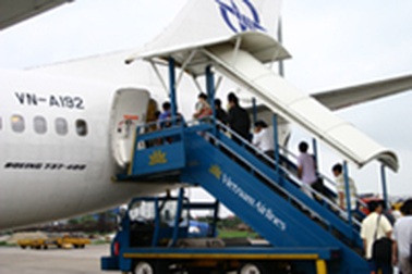 Hàng không nội địa chao đảo trước bão giá xăng dầu