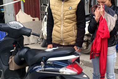 Hà Nội: Đôi nam nữ vừa mua ma túy xong thì bị 141 bắt