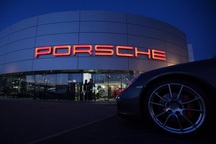 Báo Đức tố Porsche Cayenne vi phạm quy định khí thải