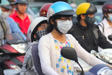 Trẻ em ngủ gục sau lưng mẹ và ước mơ về những khoảng trời riêng đúng nghĩa tại TPHCM