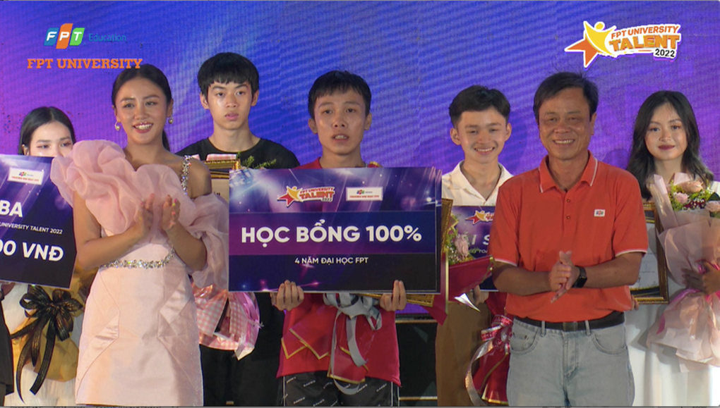 Nam sinh đa tài kể Sử Việt bằng Rap giành học bổng vào thẳng Đại học FPT - 12