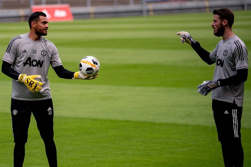 Pogba, Fernandes thoải mái phô diễn kỹ năng trên sân tập của Man Utd - 20 Pogba, Fernandes thoải mái phô diễn kỹ năng trên sân tập của Man Utd - 20
