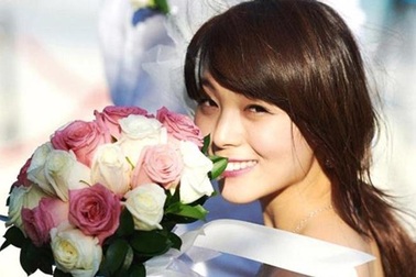 Nhóm trưởng Wonder Girls về Hàn Quốc cùng con gái 