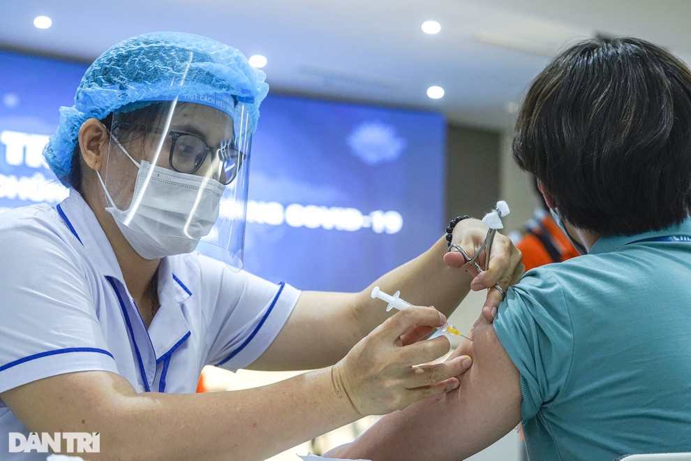 Những ai được ưu tiên tiêm vắc xin Covid-19 trong thời gian tới? - 1 Những ai được ưu tiên tiêm vắc xin Covid-19 trong thời gian tới? - 1