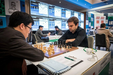 Quang Liêm cầm hòa kỳ thủ Maghsoodloo, dẫn đầu siêu giải Prague Masters