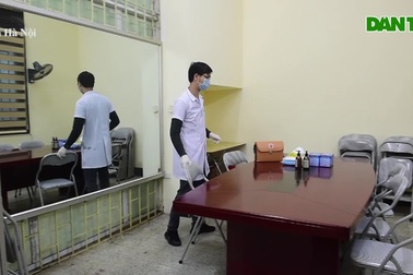 Bên trong phòng cách ly khách nghi nhiễm corona tại ga Hà Nội