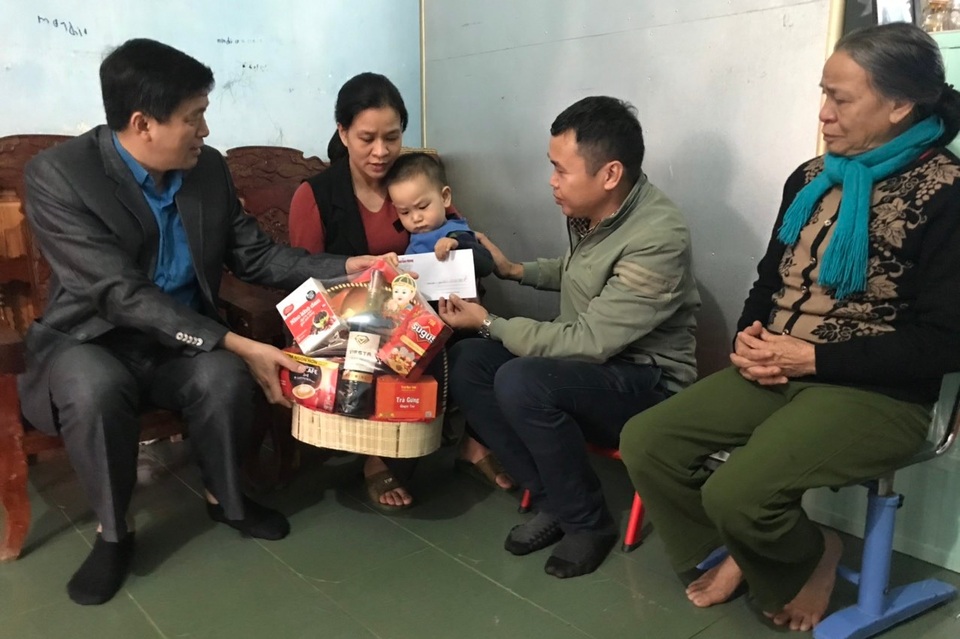 Tết sum vầy đến với người lao động khó khăn ở Nghệ An - 2 Tết sum vầy đến với người lao động khó khăn ở Nghệ An - 2
