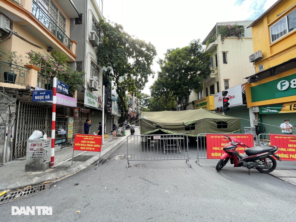 Hà Nội lấy 300 mẫu xét nghiệm SARS-CoV-2 cho người dân ở chợ Ngọc Hà - 1 Hà Nội lấy 300 mẫu xét nghiệm SARS-CoV-2 cho người dân ở chợ Ngọc Hà - 1