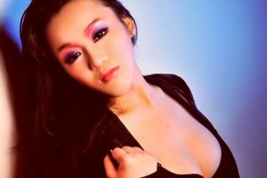 Một người mẫu Trung Quốc chết vì làm việc quá sức