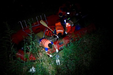 Tìm thấy thi thể nạn nhân rơi xuống sông sau vụ tai nạn trên cầu Thanh Trì