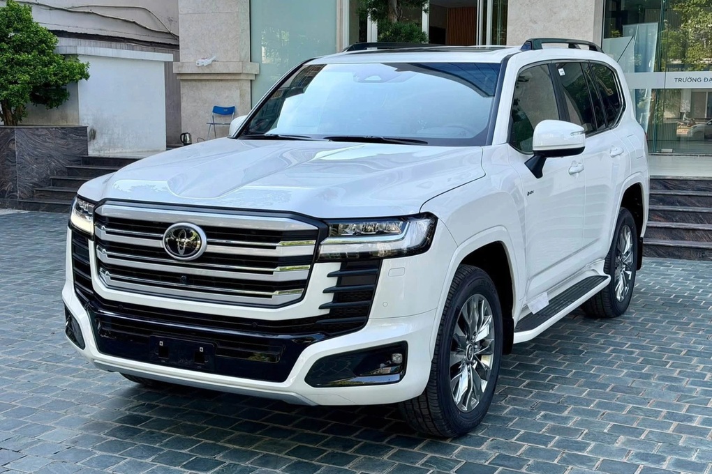 Người Việt chi gần 550 tỷ đồng mua Toyota Land Cruiser HEV trong một tháng - 1