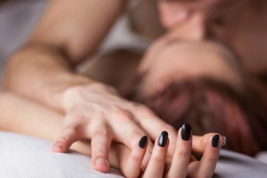 Tôi quá sai khi xem phim nóng để cứu vãn đời sống "chăn gối"