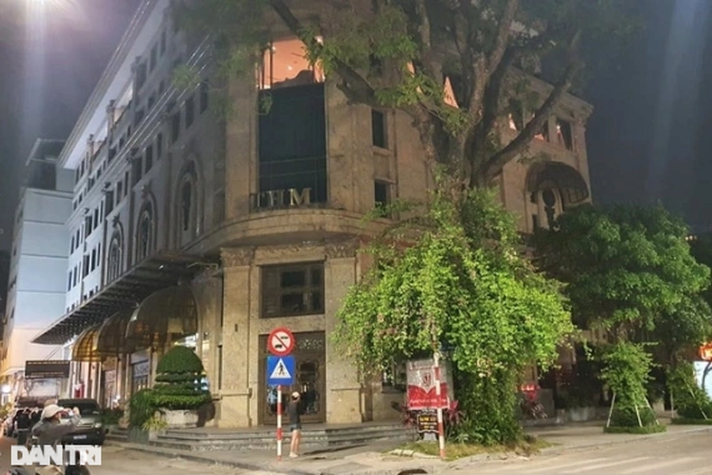 Nợ liên quan đất vàng đặt trụ sở của Tân Hoàng Minh bị rao bán - 1 Nợ liên quan đất vàng đặt trụ sở của Tân Hoàng Minh bị rao bán - 1