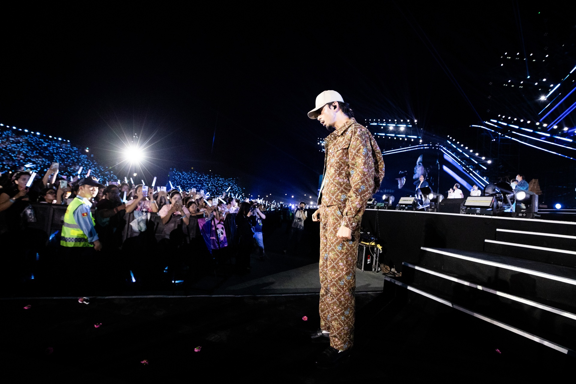 Xuân Hinh hát chầu văn, Phương Mỹ Chi mang loạt hit đãi 25.000 khán giả - 14