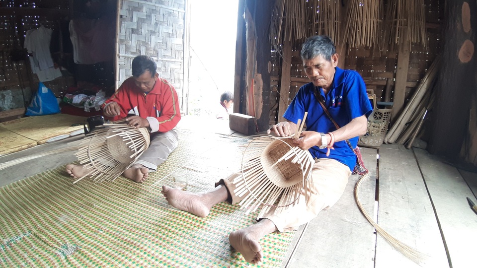 Bảo tồn nghề đan lát và tạo thu nhập cho bà con đồng bào Ba Na - 1 Bảo tồn nghề đan lát và tạo thu nhập cho bà con đồng bào Ba Na - 1