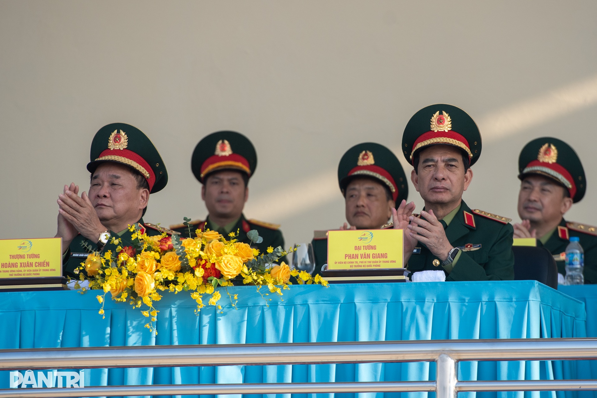 Đại tướng Phan Văn Giang kiểm tra hợp luyện quân sự Triển lãm quốc phòng - 7 Đại tướng Phan Văn Giang kiểm tra hợp luyện quân sự Triển lãm quốc phòng - 7