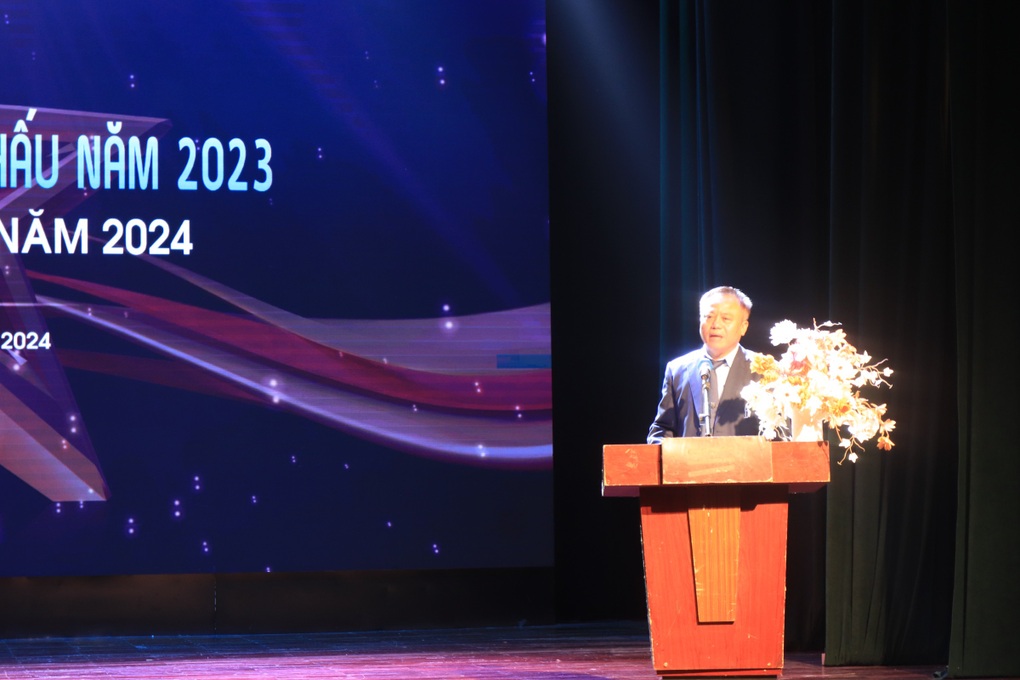 Giải thưởng sân khấu Việt Nam 2023: Tẻ nhạt và bế tắc - 1 Giải thưởng sân khấu Việt Nam 2023: Tẻ nhạt và bế tắc - 1