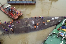 Hết hy vọng còn người sống sót, Trung Quốc lật tàu chìm