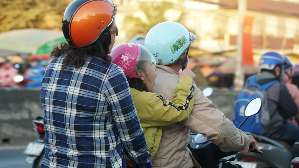 Người dân miền Tây đổ về Sài Gòn sau Tết - 4