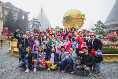 Du khách "phải lòng" không khí lễ hội cuối năm tại Sun World Ba Na Hills