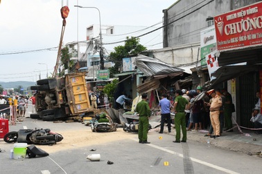Tai nạn nghiêm trọng trên quốc lộ 1A, nhiều người thương vong