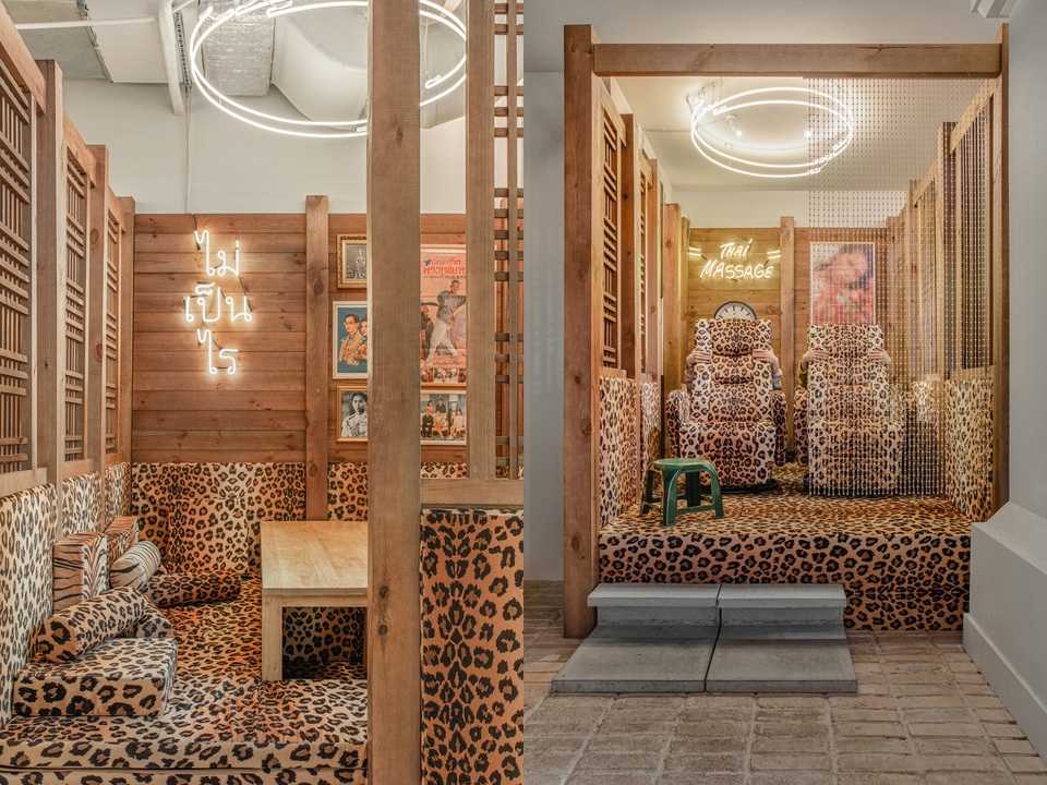 Quán cà phê ẩn chứa kho tàng đồ cổ độc lạ của nhiều quốc gia - 6 Quán cà phê ẩn chứa kho tàng đồ cổ độc lạ của nhiều quốc gia - 6