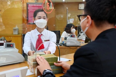 Gần 50.000 người nhận lương hưu bằng tiền mặt ở TPHCM cần lưu ý