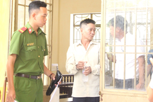 Chồng đâm vợ suýt chết vì không chịu rửa bát